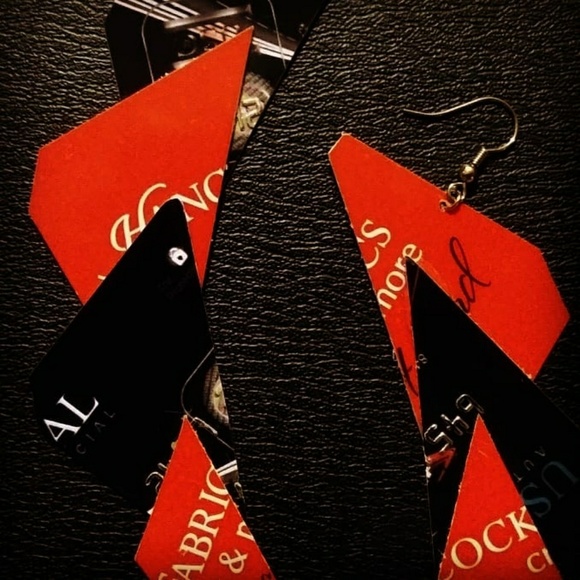 Red & Black Credit Card Earrings - Picture 3 of 4